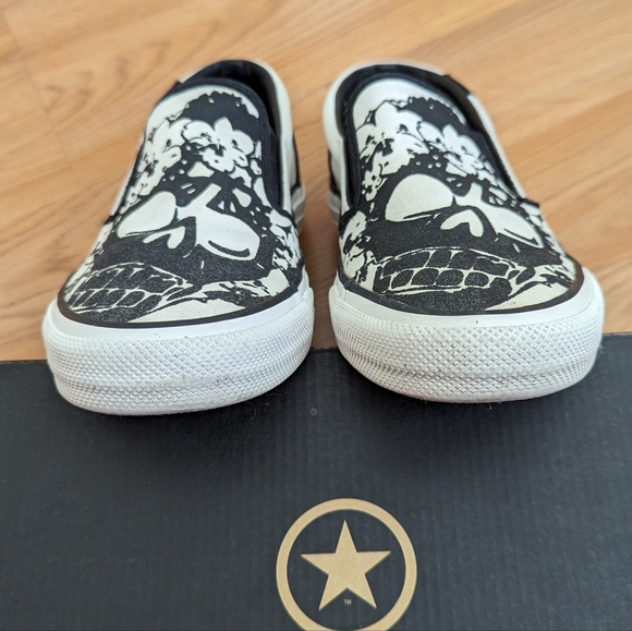 Converse Van Style Skull Graphic Shoe Size 7.5 Women's/ 6 Men's - Picture 9 of 13